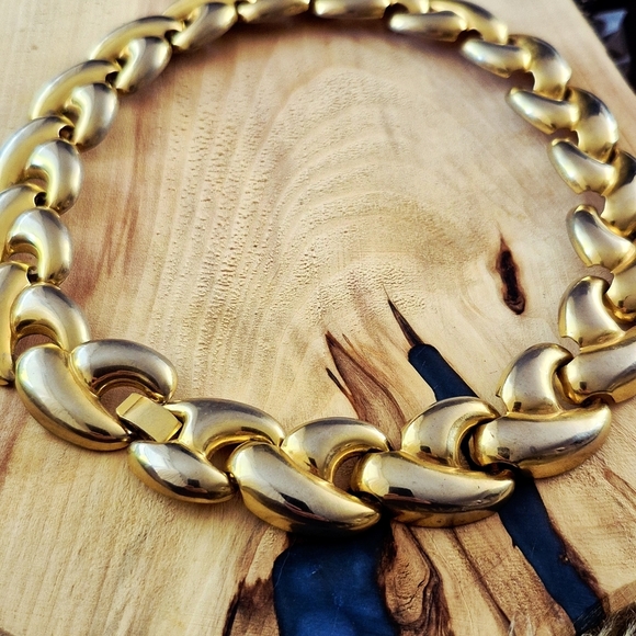 Elegant Gold Chain Necklace - Picture 2 of 6